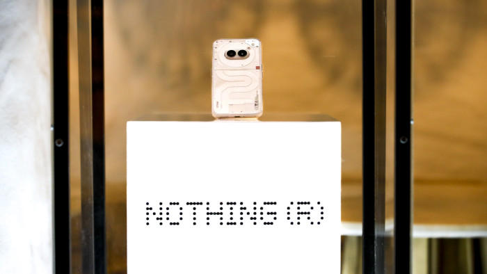 Das Nothing Phone (2a) bei der Präsentation in Barcelona (Bild: Nothing)